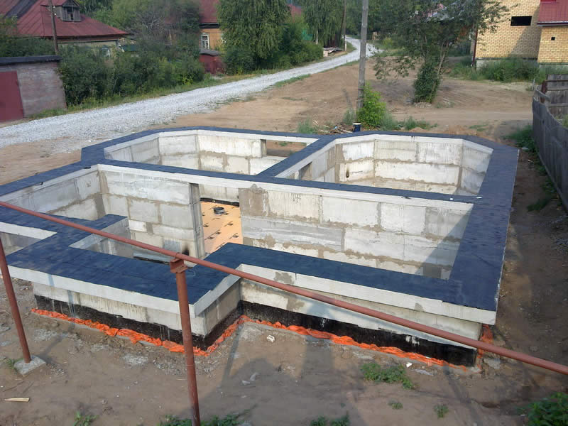 Способы оштукатуривания цоколя здания